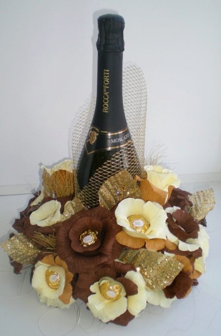 الأناناس DIY من الحلوى والشمبانيا: كيفية صنع خطوة بخطوة من الزجاجة - فئة رئيسية للمبتدئين والصور والفيديو