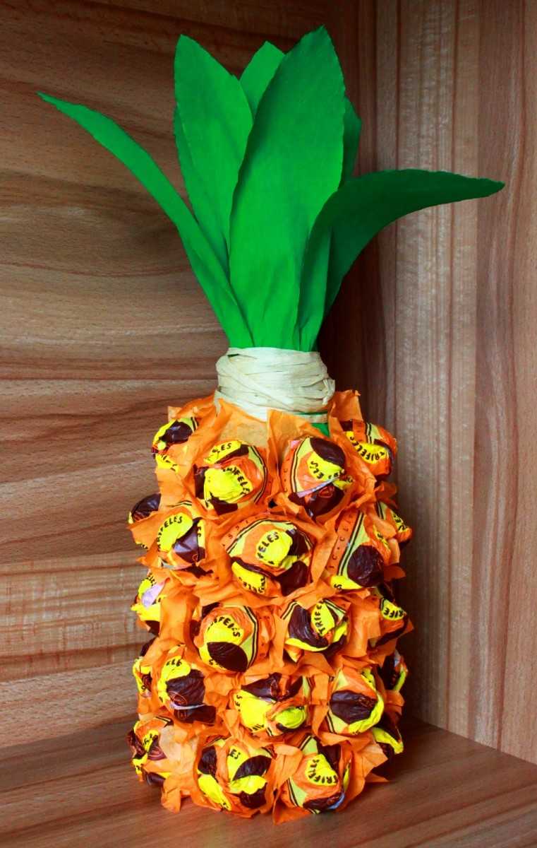 الأناناس DIY من الحلوى والشمبانيا: كيفية صنع خطوة بخطوة من الزجاجة - فئة رئيسية للمبتدئين والصور والفيديو