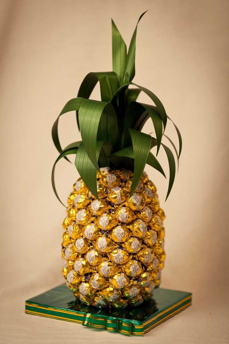 الأناناس DIY من الحلوى والشمبانيا: كيفية صنع خطوة بخطوة من الزجاجة - فئة رئيسية للمبتدئين والصور والفيديو
