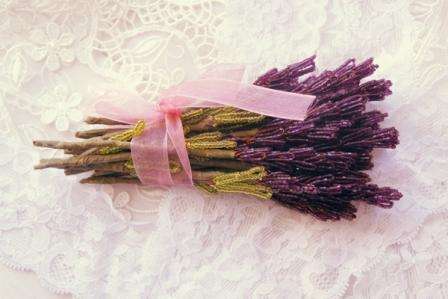 Helmikoristelu: laventelihelmillä Helmikoristelu: laventelihelmillä