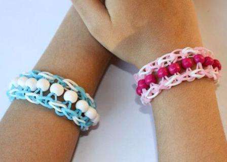 إذا كنت تريد صنع سوار أكثر تعقيدًا ، فاستخدم الشوكة كآلة