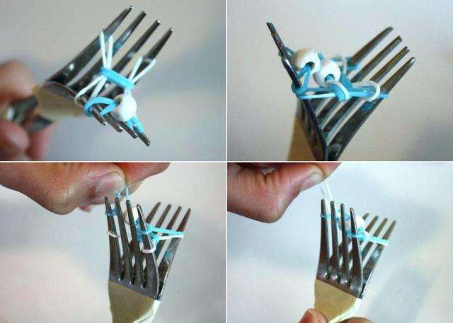 خذ شوكتين وألصقهما بشريط لاصق على الجانبين المتقابلين