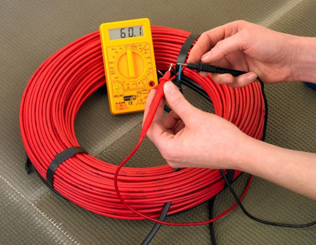 hvordan man kontrollerer termostaten på et varmt gulv hvordan man ringer et varmt gulv med et multimeter