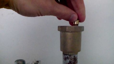 Foto - Udluftning af luft fra systemet