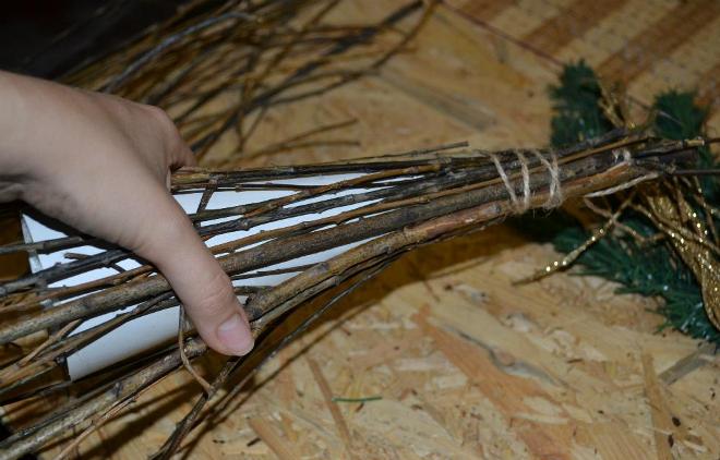 Ako vyrobiť vianočný stromček z konárov