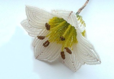 Kukkakimppu helmistä valokuva MK