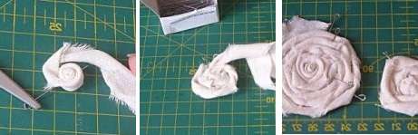 Επιλέξτε ένα ύφασμα με το οποίο μπορείτε να εργαστείτε εύκολα. Το ύφασμα δεν χρειάζεται να έχει ίσια άκρα. Τα παλιά μεγάλα κομμάτια είναι ιδανικά, τα οποία θα κάνουν ένα πολύ εξαίσιο τριαντάφυλλο. Το περιθώριο θα δώσει στο λουλούδι μια ιδιαίτερη γοητεία, οπότε μην βιαστείτε να κόψετε τα προεξέχοντα νήματα. Θυμηθείτε ότι το μέγεθος του τελικού σκάφους σας εξαρτάται άμεσα από το μήκος και το πλάτος της λωρίδας υφάσματος.