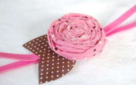 Απλή κύρια τάξη βήμα προς βήμα: υφασμάτινα λουλούδια-τριαντάφυλλα