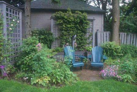 Kukkien istuttamiseksi luodaan järjestelmä, jonka mukaan kukat istutetaan. Ensinnäkin jaetaan puutarhan alue tai lähialue. Kukkapenkin pinta -ala voi olla keskimäärin 15 prosenttia alueen kokonaispinta -alasta.