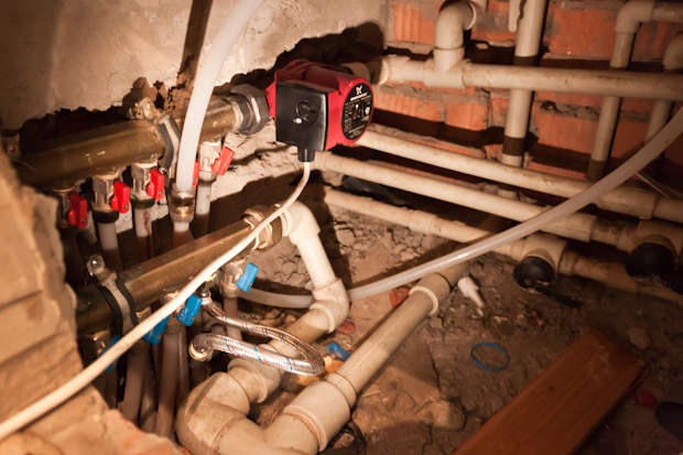 Vandtryk i vandforsyningssystemet: i en lejlighed, i et hus