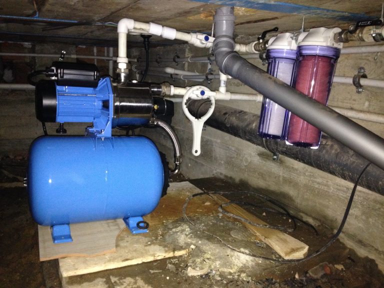 Tilsluttet station med pumpe