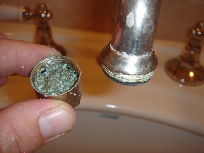 lufteren i hanen er tilstoppet