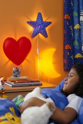 مصابيح بجانب السرير للأطفال