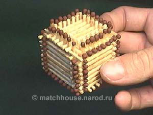 domik-iz-spichek027 Sådan laver du et slot af tændstikker med egne hænder