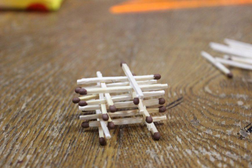 Hus, slot, kirke, tempel, godt: hvordan man laver af tændstikker uden lim med egne hænder, trin for trin instruktioner