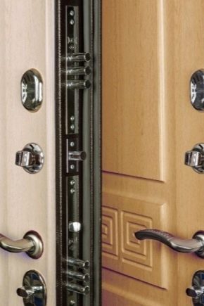 أبواب العازل الحراري