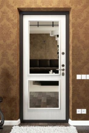 Врати с огледало