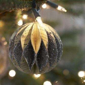 زينة شجرة عيد الميلاد. كيف تفعل ذلك بنفسك من الورق