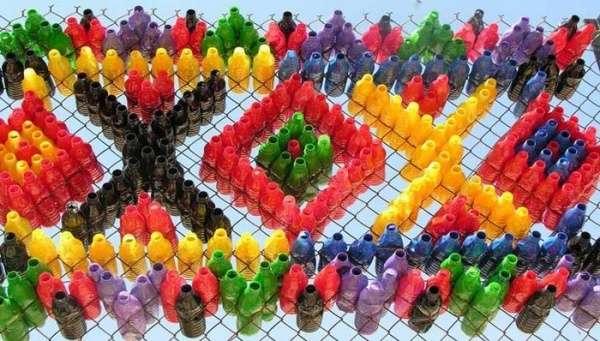 kuinka tehdä aita muovipulloista