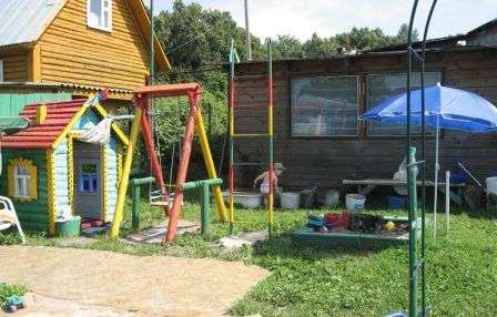 Täällä voit laittaa hiekkalaatikon, keinun tai uima -altaan sekä paikan luokkahuoneille, joilla lapsi voi osallistua luovuuteen.