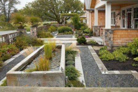 Tätä varten sinun on vain valittava kukat, puut tai koristeelliset pensaat ja asetettava ne sopiviin astioihin.