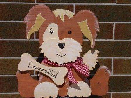 Z preglejky robte figúrky, berúc do úvahy to, čo sa vyrába, preglejku z prírodného materiálu, potom zrážky a nízke teploty neprechádzajú bez zanechania stopy. Pri výbere materiálu by ste mali venovať pozornosť odolnosti voči vlhkosti. Na vonkajšie použitie vyhľadajte preglejku s označením FKM a FSF.