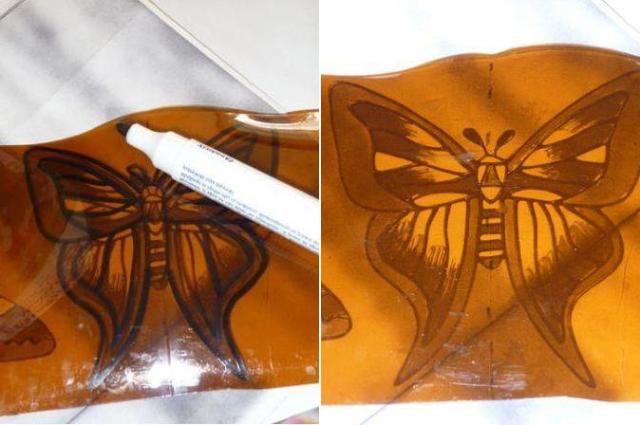 Tämä on melko helppo tehdä: kiinnitä malli toiselle puolelle ja toiselle - piirrä ääriviivat.