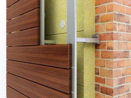 تبدو المنازل ذات الواجهات الخشبية مثيرة للاهتمام ونبيلة ، مما يترك مساحة لـ f