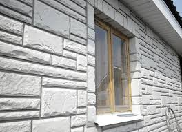 تعتبر الألواح الحرارية والألواح العازلة وما شابهها من مواد حديثة غير مكلفة نسبيًا