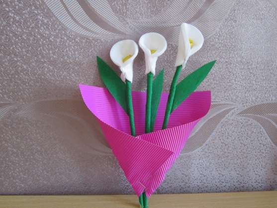 الحرف اليدوية ليوم 8 مارس في روضة الأطفال