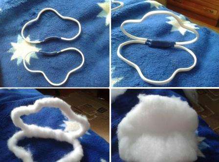 خذ سلكًا وثنيه بأي شكل بحيث يبدو مثل أصداف الصدفة. لف الأطراف بشريط أو شريط لاصق. يجب ربط الإطارات الناتجة لمحار اللؤلؤ معًا.