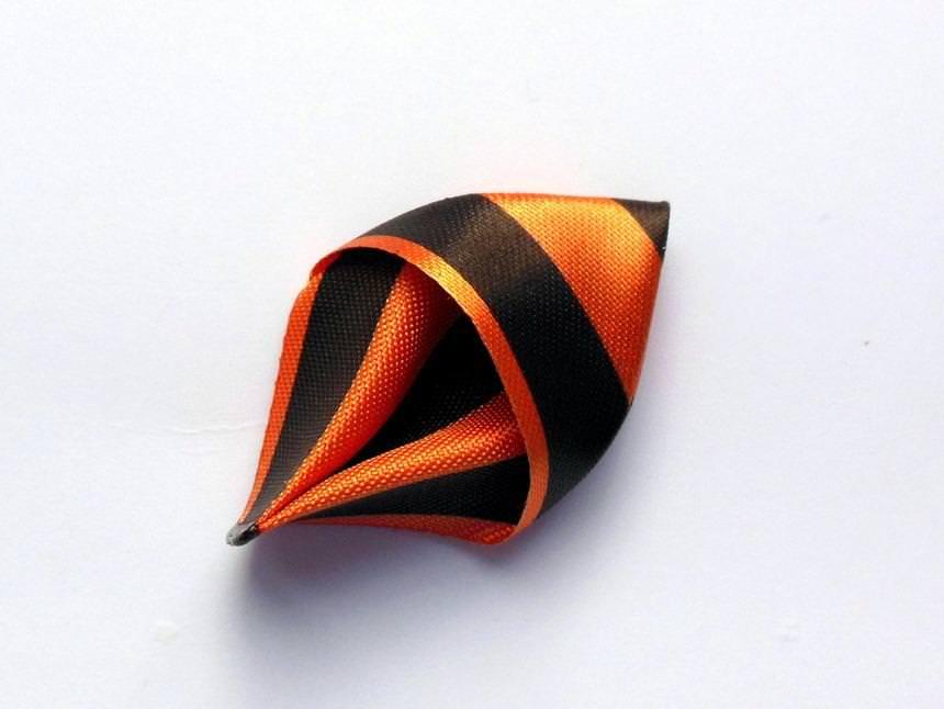 Teemme Pyhän Yrjön nauhan omilla käsillämme tee-se-itse -nauha Georgen mestarikurssilla