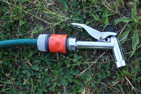 Πλημμύρισμα σκουληκότρυπας με νερό