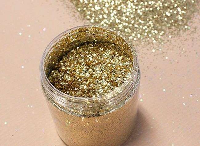 Kuinka kaunista sisustaa pullo samppanjaa uudelle vuodelle koristele kauniisti samppanjapullo uutta vuotta varten