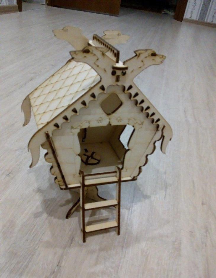 Kuinka piirtää kota lyijykynällä askel askeleelta: helppo mestarikurssi mökin piirtämisestä sisältä, sisältä, metsästä ja kanan jaloista