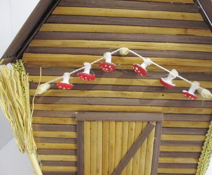 Kuinka piirtää kota lyijykynällä askel askeleelta: helppo mestarikurssi mökin piirtämisestä sisältä, sisältä, metsästä ja kanan jaloista