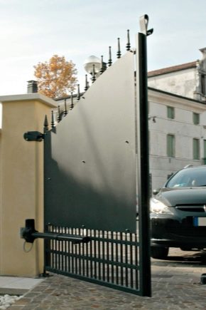 Как да поправим люлееща се врата?