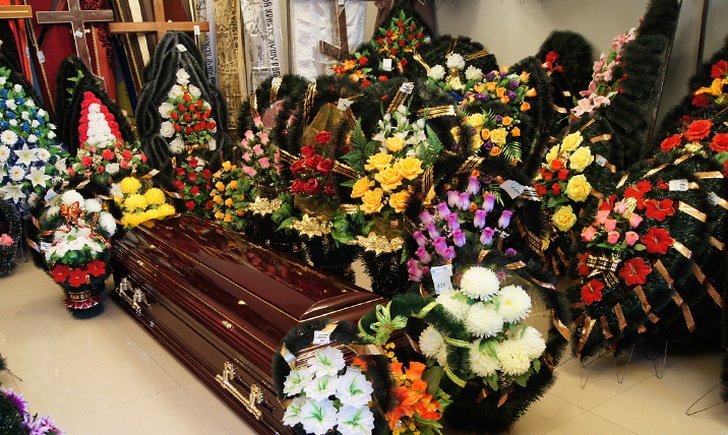 Kuinka valita oikea keinotekoinen seppele