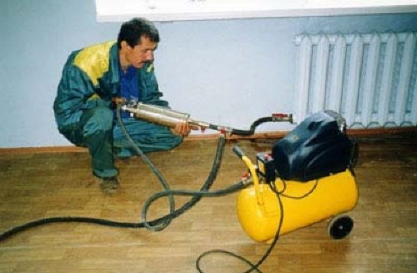 Hvordan og hvordan man skyller varmesystemet, batterier