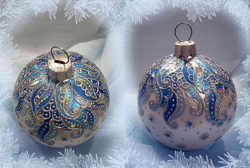 ζωγραφίζοντας χριστουγεννιάτικα στολίδια με τα χέρια σας