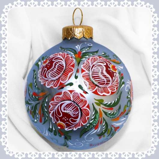 βαμμένη χριστουγεννιάτικη μπάλα