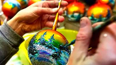 ζωγραφική με χριστουγεννιάτικα δέντρα