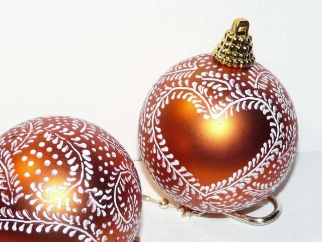 πώς να βάψετε μια χριστουγεννιάτικη μπάλα