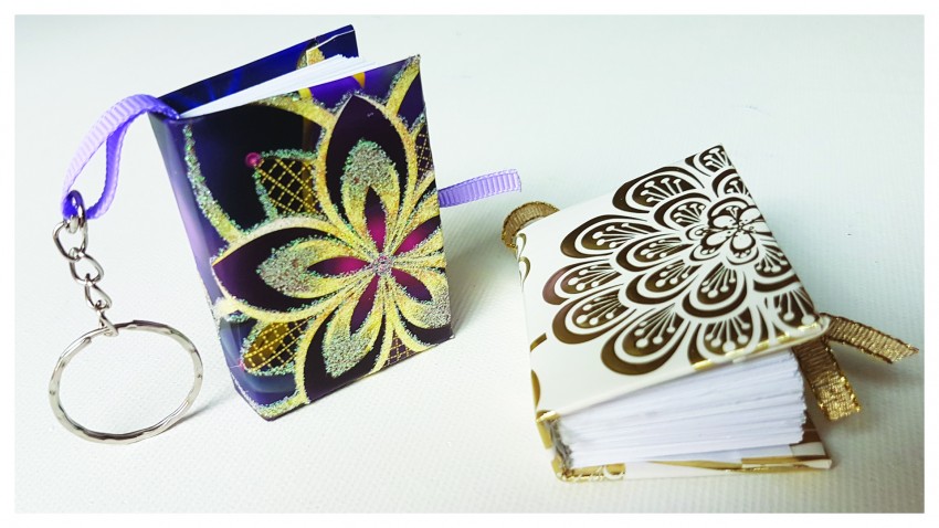 Πώς να φτιάξετε ένα σημειωματάριο: τύποι φορητών υπολογιστών, τα πλεονεκτήματα ενός χειροποίητου σημειωματάριου, ιδέες φωτογραφιών και κύρια μαθήματα για το πώς και από τι να φτιάξετε ένα σημειωματάριο