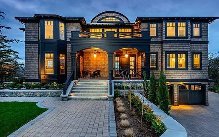 منزل من ثلاثة طوابق منزل من ثلاثة طوابق