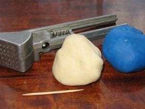 Ako vyrobiť hračku na vianočný stromček vlastnými rukami pre materskú školu vianočná hračka do škôlky