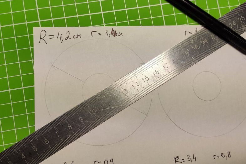 Πώς να φτιάξετε ένα κρίνο από χαρτί σε διαφορετικές τεχνικές: οδηγίες βήμα προς βήμα DIY, τα απαραίτητα εργαλεία και υλικά