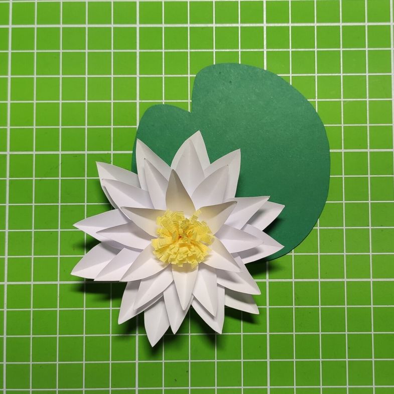 Πώς να φτιάξετε ένα κρίνο από χαρτί σε διαφορετικές τεχνικές: οδηγίες βήμα προς βήμα DIY, τα απαραίτητα εργαλεία και υλικά