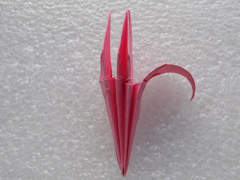 Πώς να φτιάξετε ένα κρίνο από χαρτί σε διαφορετικές τεχνικές: οδηγίες βήμα προς βήμα DIY, τα απαραίτητα εργαλεία και υλικά