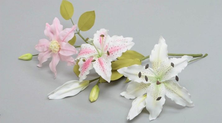 Πώς να φτιάξετε ένα κρίνο από χαρτί σε διαφορετικές τεχνικές: οδηγίες βήμα προς βήμα DIY, τα απαραίτητα εργαλεία και υλικά